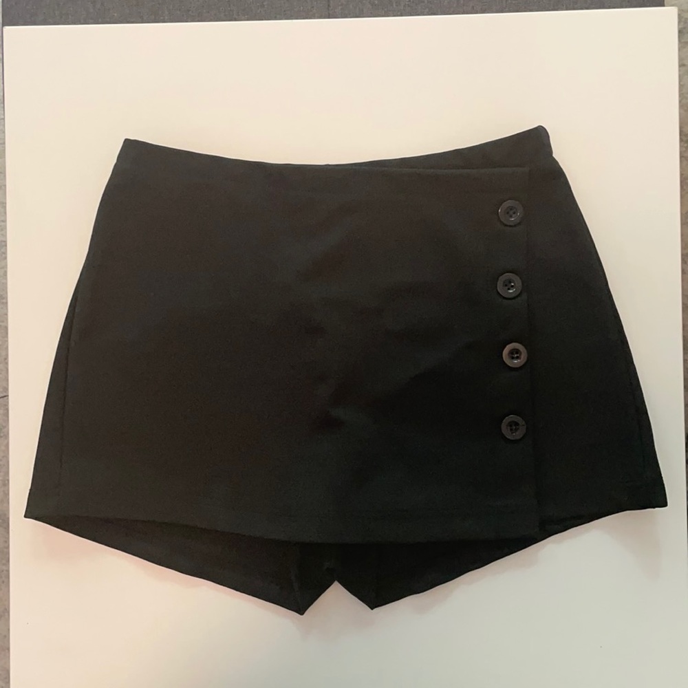 Black Skort